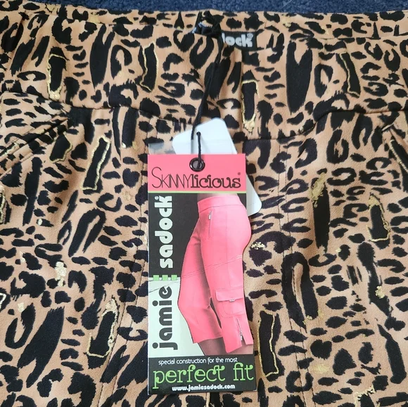 Leopard Print Capri Pants - Picture 2 of 8